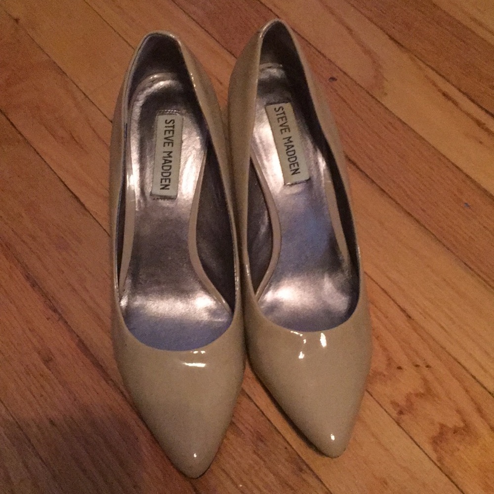 Steve Madden Beige patent shoes